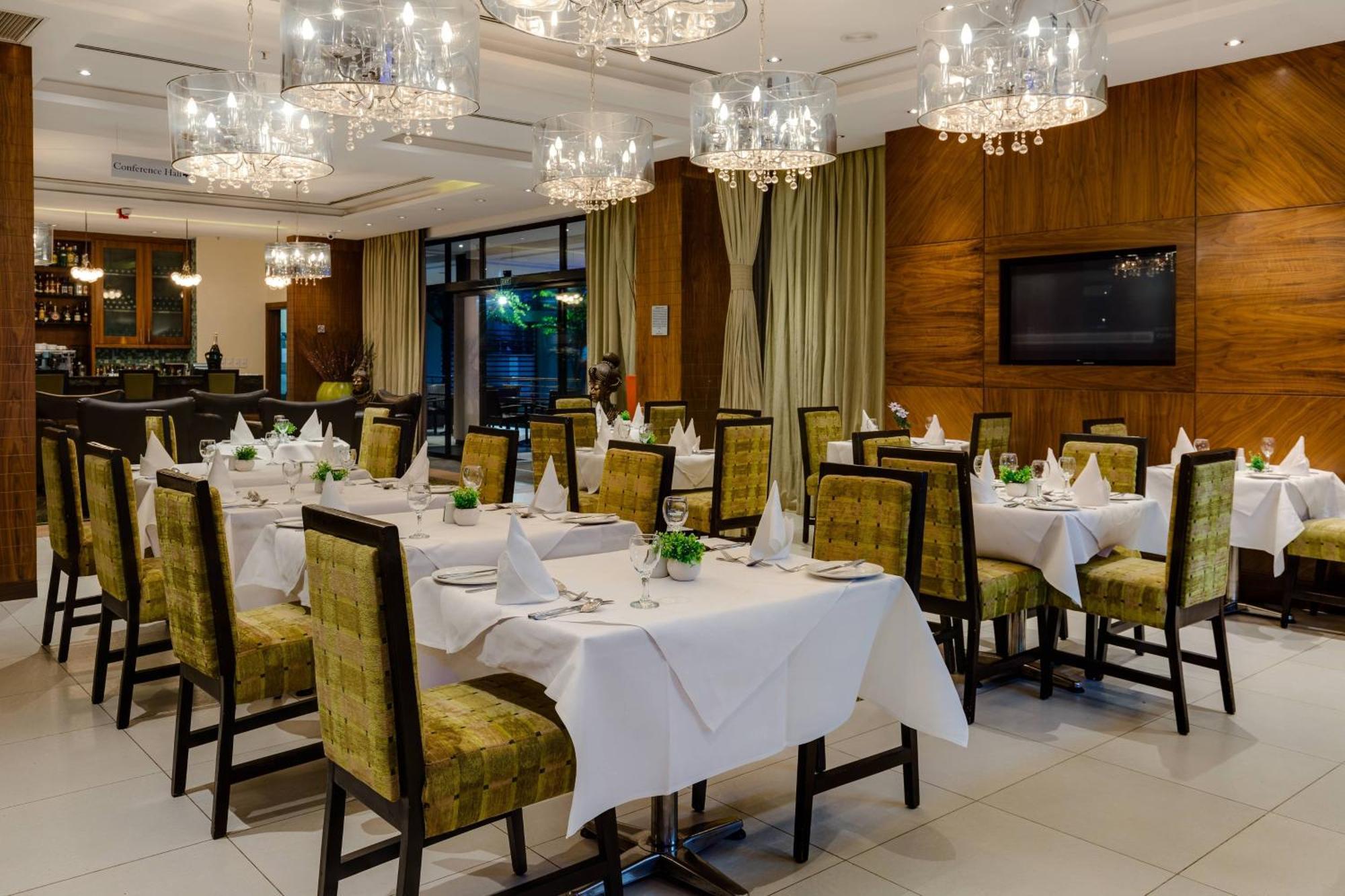 Protea Hotel By Marriott Benin City Select Emotan Εξωτερικό φωτογραφία