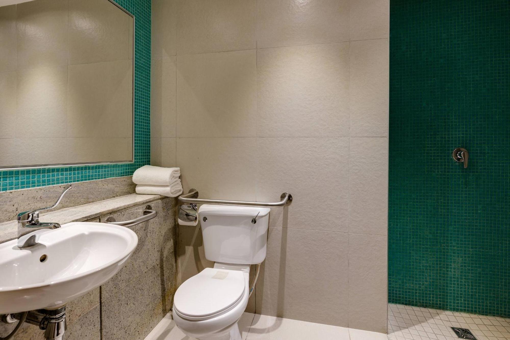 Protea Hotel By Marriott Benin City Select Emotan Εξωτερικό φωτογραφία
